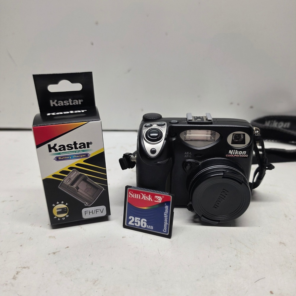 Nikon Coolpix 5000 Digital Camera Black 5.0MP Swivel Screen Bundle